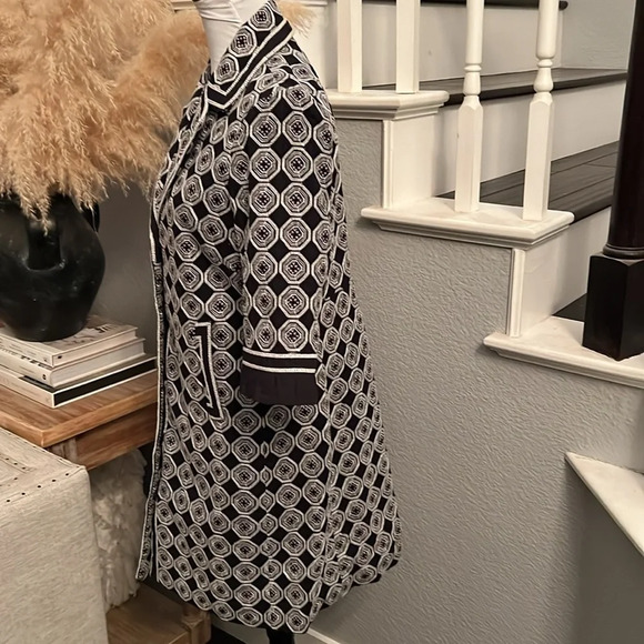 Tahari Calypso Coat Black White Geometric Embroidered Jacket Size Small - Picture 4 of 7